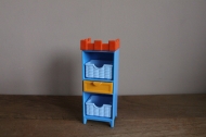Playmobil kast met gekleurde manden.